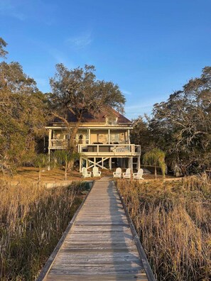 Terrace/patio - Private Hot Tub w/ Views, Deep-Water Dock,Sleeps 6 (Darien)