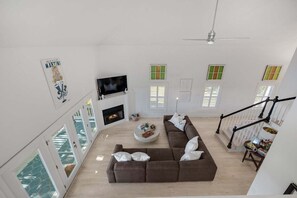 TV, fireplace