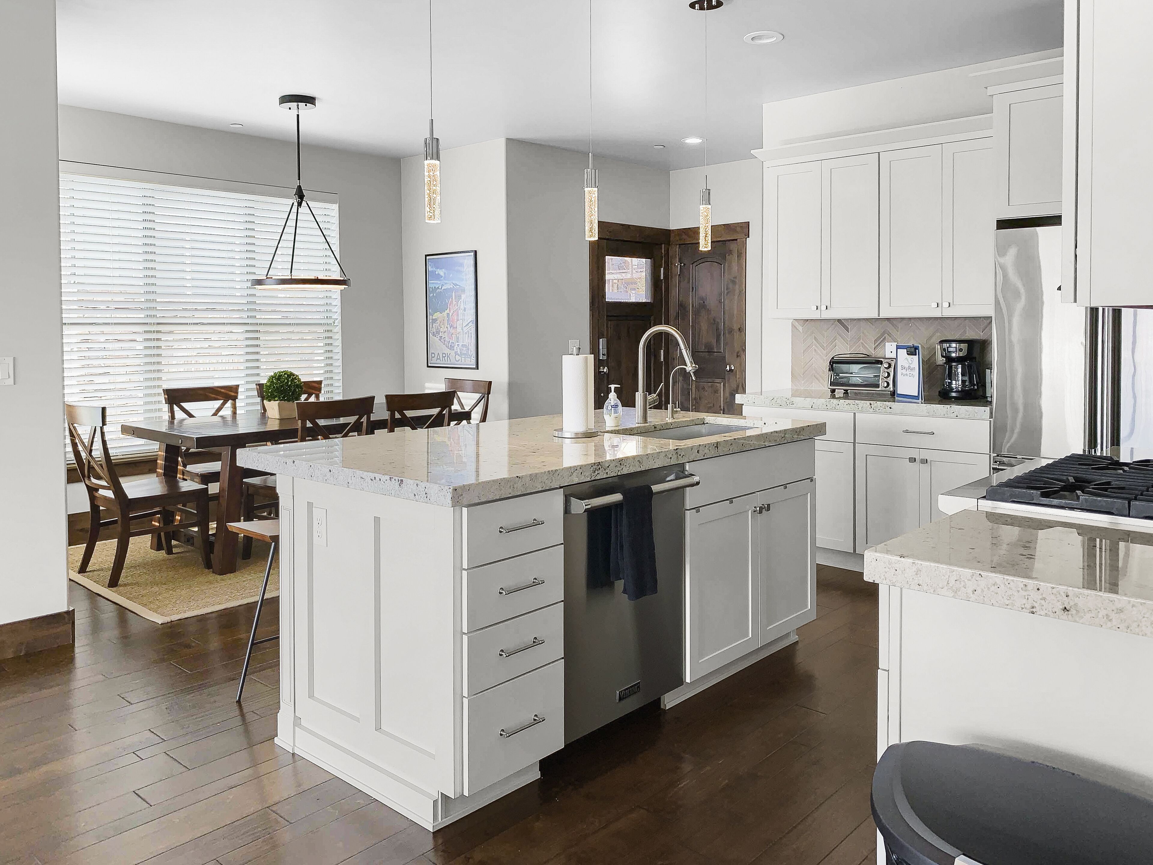 Stunning Townhome with Beautiful Views and Hot Tub! Park City Ski Getaway