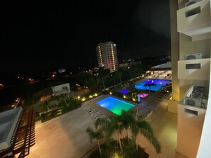 Utendørsbasseng og et oppvarmet basseng