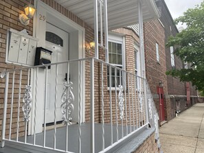 Exterior detail - Perfect near NYC (Newark)