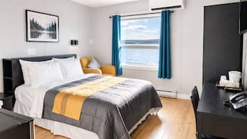 Standard Room, 1 Double Bed, Non Smoking, Sea View | Premium bedding, individually furnished, desk, laptop workspace