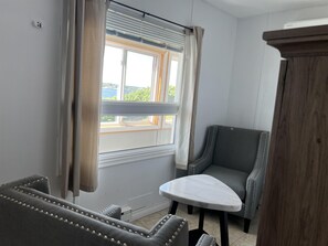 Roupas de cama premium, individualmente mobiliados, escrivaninha