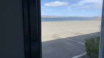 Deluxe-Einzelzimmer, 1 Queen-Bett, Meerblick | Blick auf das Wasser