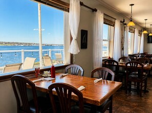 Breakfast, lunch, dinner and brunch served  - Harbourview Inn, SureStay Collection by Best Western (Sydney)