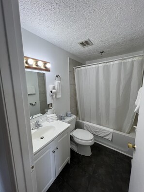 Standard Room, 2 Queen Beds, Non Smoking | Bathroom | Combined shower/tub, deep soaking tub, free toiletries, hair dryer - Harbourview Inn, SureStay Collection by Best Western (Sydney)