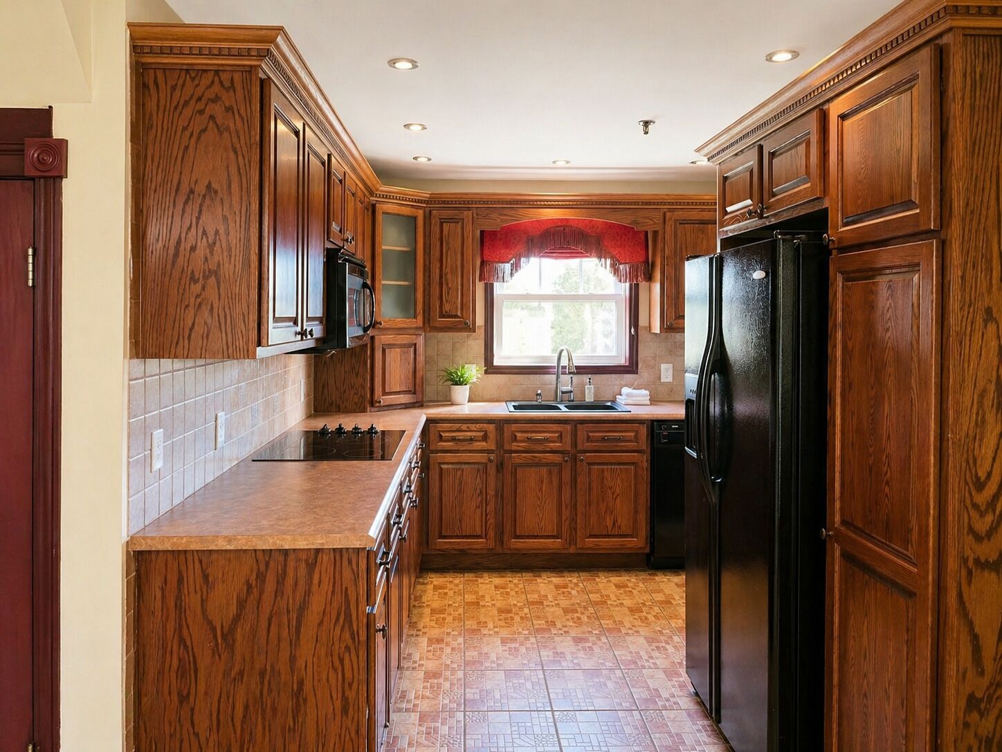 Family Suite, Multiple Beds, Non Smoking | Private kitchen | Microwave