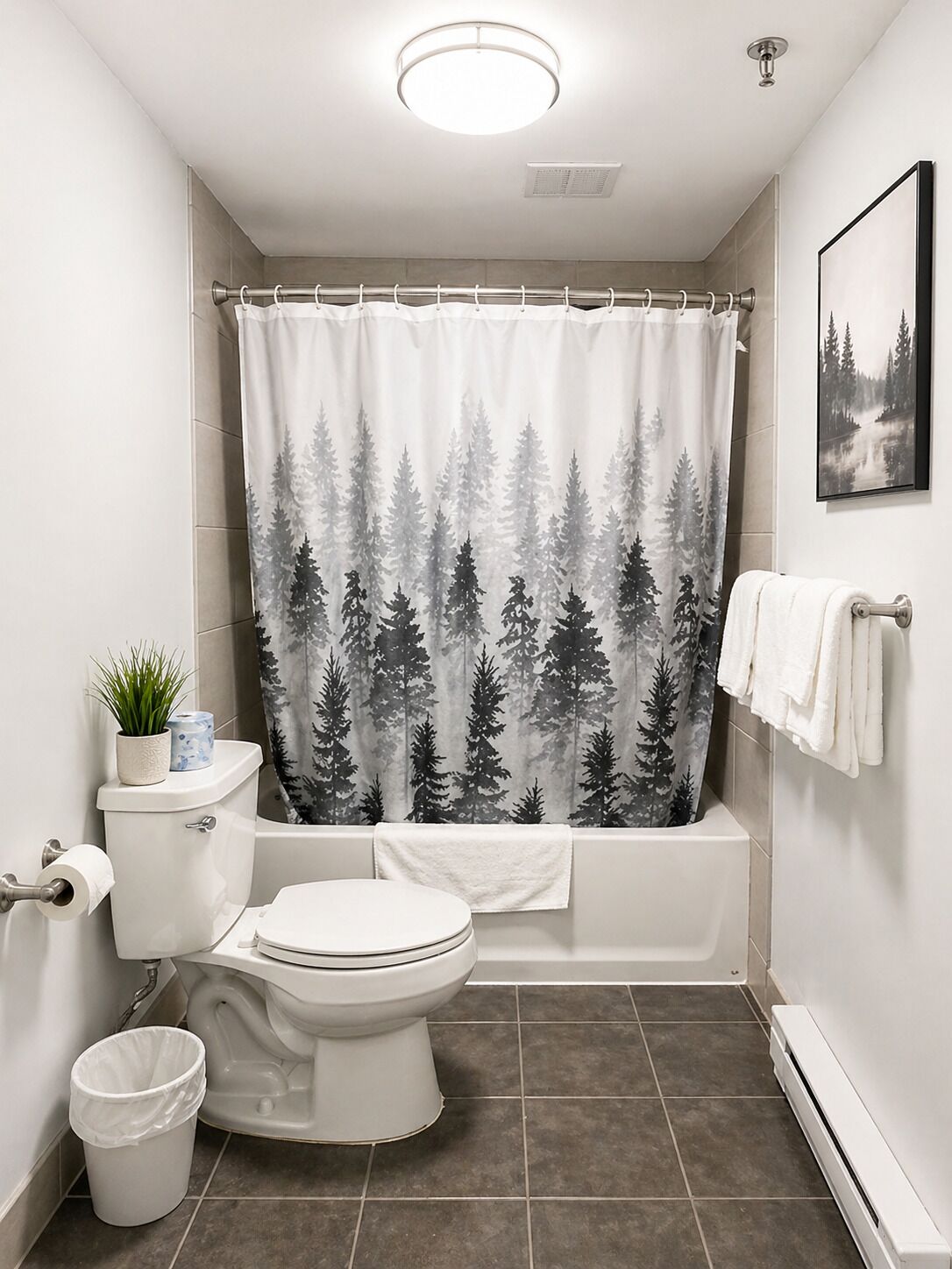 Family Suite, Multiple Beds, Non Smoking | Bathroom | Combined shower/bathtub, deep-soaking bathtub, free toiletries