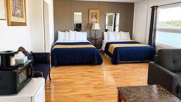 Suíte família, várias camas, para não fumantes | Roupas de cama premium, individualmente mobiliados, escrivaninha