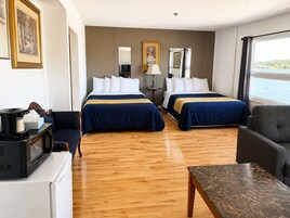 Ropa de cama de alta calidad, muebles diferentes y escritorio 