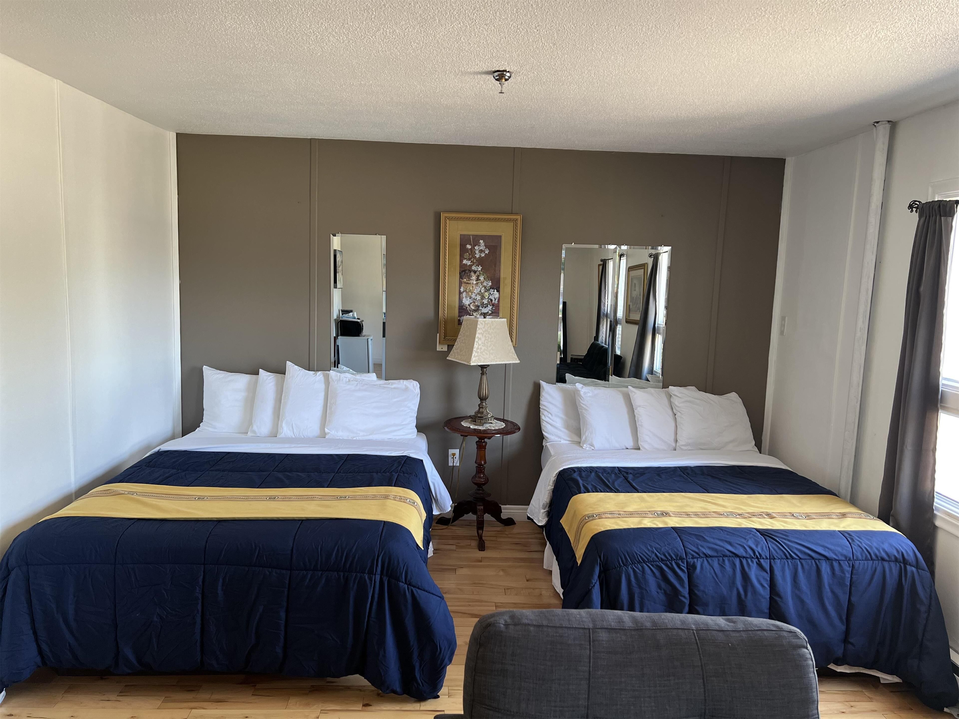 高級寢具、獨特裝修、書桌、手提電腦工作空間