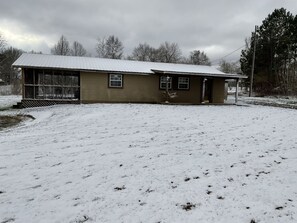 Exterior - Cozy House  in the Appalachian Mountains Near Little River Canyon  (Fort Payne)