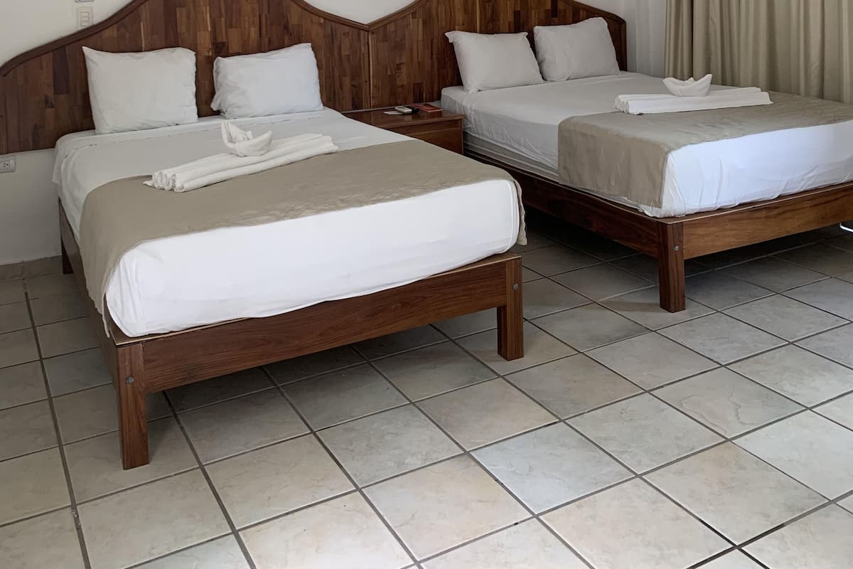 Chambre Quadruple Premium | Wi-Fi gratuit, draps fournis