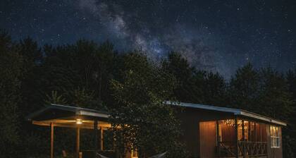 Secluded Magnolia Cabin & Hot Tub