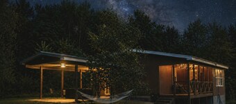 Secluded Magnolia Cabin & Hot Tub