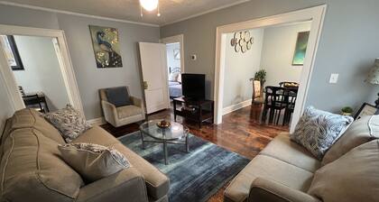 Dazzling Downtown Duplex(entire duplex) close to Elon University