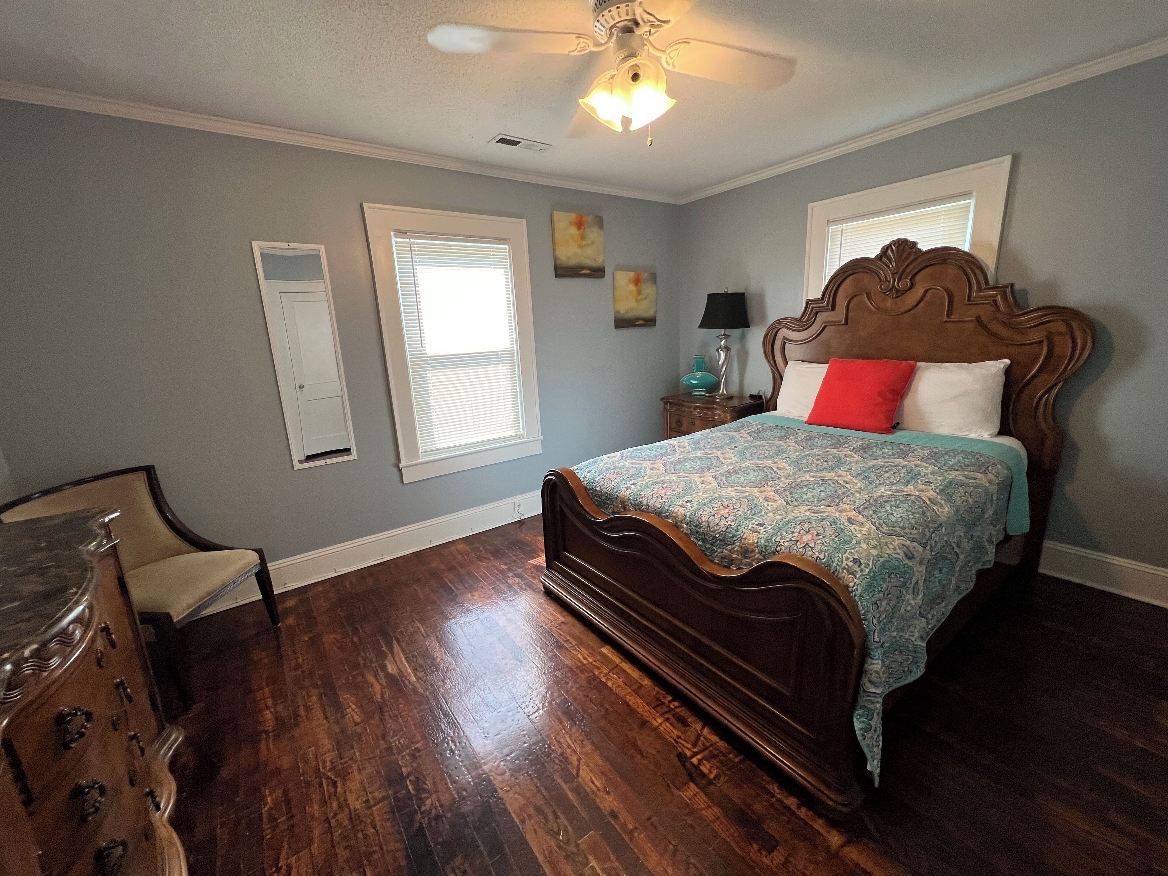 6 bedrooms, iron/ironing board, free WiFi, bed sheets