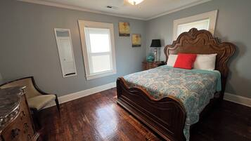 6 bedrooms, iron/ironing board, free WiFi, bed sheets