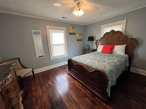 6 bedrooms, iron/ironing board, free WiFi, bed sheets