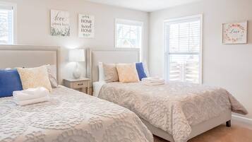 4 bedrooms, desk, iron/ironing board, travel crib