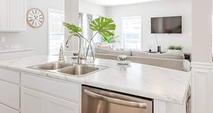 Dream Retreat, Newly Built Indy 4Bd w/ Pool Table!