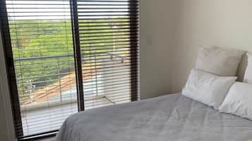 1 bedroom, desk, free WiFi, bed sheets