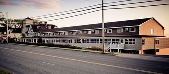 Harbourview Inn & Suites