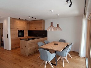 Dining - Premium Apartment for Sports Enthusiasts and Nature Lovers in South Tyrol (Sankt Valentin auf der Haide)
