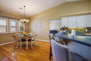 Dining - Rhythms of Tom Tom Sparkling Pool (Lake Havasu City)