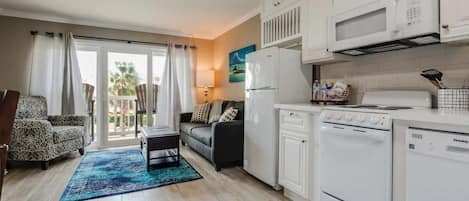 Fridge, microwave, stovetop, dishwasher
