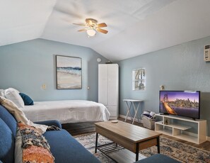 Iron/ironing board, free WiFi, bed sheets