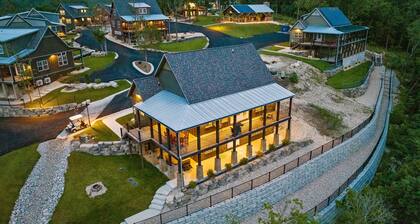 Cabin #2 Escape to Luxury, Modern Farmhouse W/ Hot Tub, Scenic Views, Amenities!