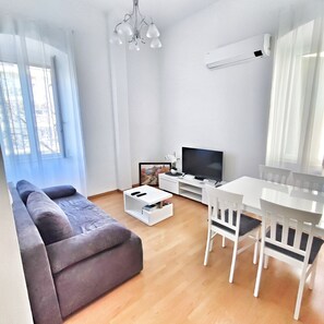 Smart TV - Top location (150 m- Bacvice, 400 m-Diocletian’s Palace, 5-minute walk to ferry) (Split)