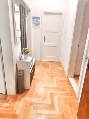 Interior - Top location (150 m- Bacvice, 400 m-Diocletian’s Palace, 5-minute walk to ferry) (Split)