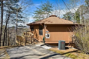 A small wooden cabin with a porch, a trash can, and a sign indicating a bear warning. - Smoky Mtn NP Hot Tub  4 Miles Downtown Gatlinburg (Gatlinburg)