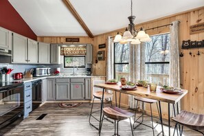 冰箱、微波炉、烤箱、炉灶