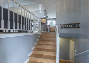 Interior - Gorgeous, spacious 2 floor home 3.5 miles from Airport (Tukwila)