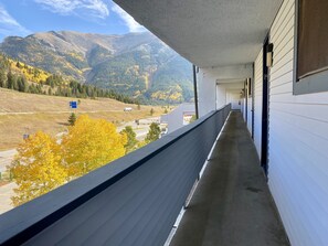 Property grounds - 3 min Walk to Slopes, Great Views, Shared Hot Tub  (Frisco)