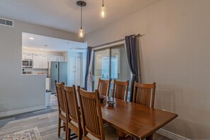 Dining - Resort Style Living 3 bedroom condo (Scottsdale)