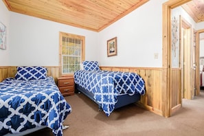 2 bedrooms, iron/ironing board, travel cot, free WiFi