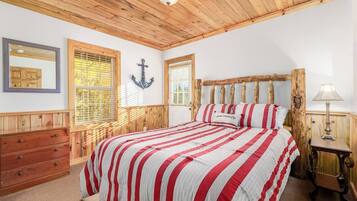 2 bedrooms, iron/ironing board, travel crib, free WiFi