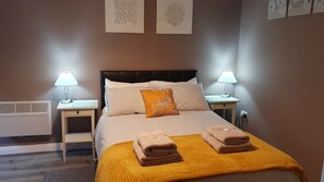 1 makuuhuone, työpöytä, silitysrauta/-lauta, ilmainen Wi-Fi