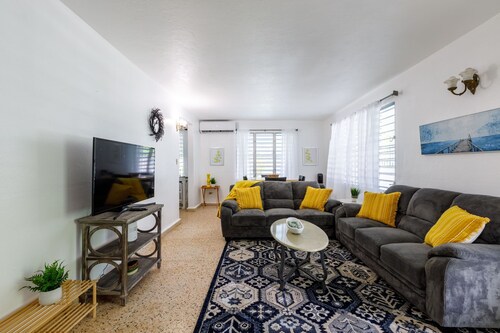 Huge Porch House in Rainforest 15 min from Beach