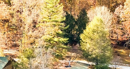 Hilltop Hideaway: Lakefront Cottage in the Smoky Mountains