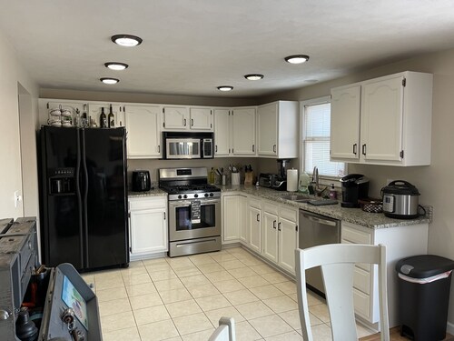 3 bedroom house with fenced in yard and pool close to Syracuse