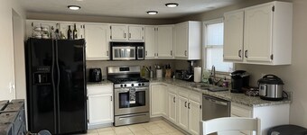 3 bedroom house with fenced in yard and pool close to Syracuse