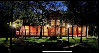 Relaxing Cabin Getaway near Lake Texoma ~ your retreat awaits!