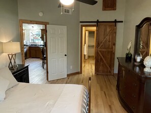 3 bedrooms, desk, free WiFi, bed sheets