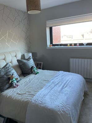 2 bedrooms, iron/ironing board, free WiFi, bed sheets