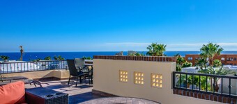BOOK 7 NIGHTS, GET 15% OFF, SHORT WALK TO BEACH, GREAT LOCATION, PRIVATE POOL!